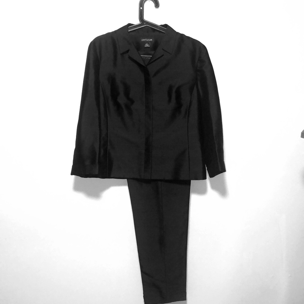 Ann Taylor 2 piece Silk Sz 6 blazer Sz 4 slacks